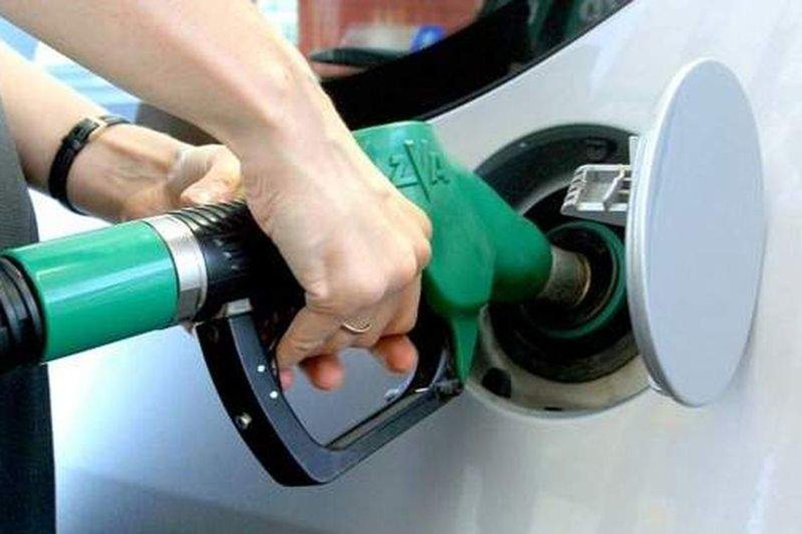 Tankowali na kradzionych tablicach i uciekali