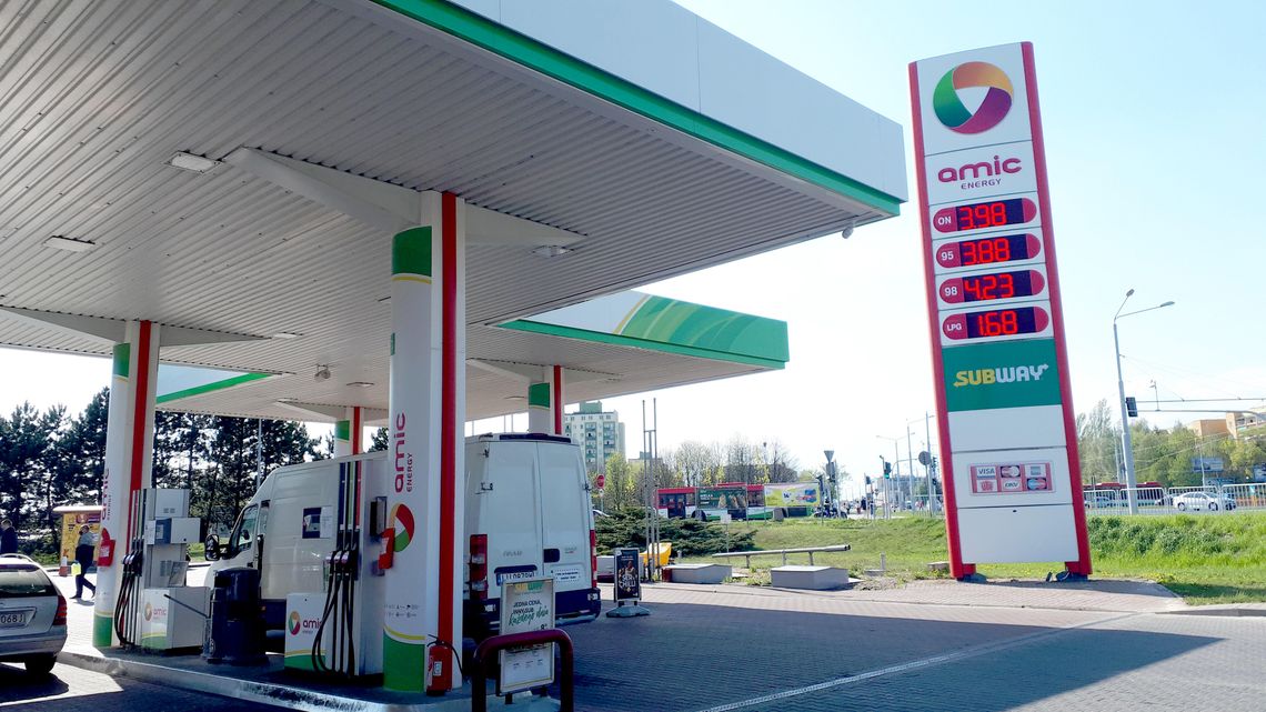 Tankowanie tanie niesłychanie. Według ekspertów, spadki mogą być jeszcze głębsze