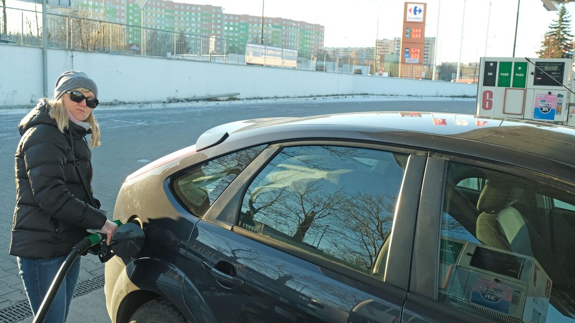 Tańsze tankowanie przed świętami. Nawet o 30 groszy na litrze