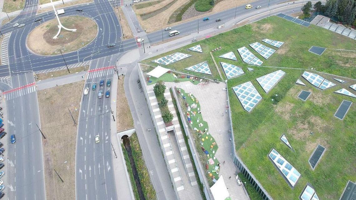 Taras widokowy galerii VIVO! znów otwarty. Jest plac zabaw, leżaki i plaża dla dzieci [zdjęcia]