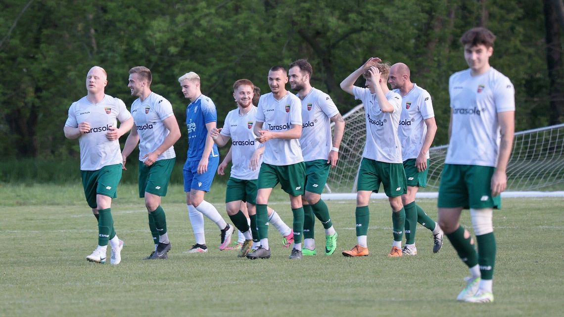 Tarasola Cisy Nałęczów wygrała z Czarnymi. Cały czas wywierają presję na rezerwach Avii