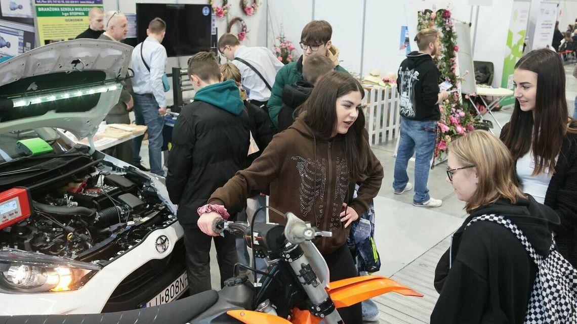 Targi edukacyjne w Lublinie. Szkoły zaprezentują się także w piątek. Zdjęcia Targi edukacyjne w Lublinie. Szkoły zaprezentują się także w piątek. Zdjęcia