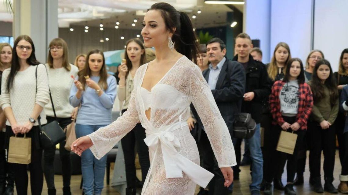 Targi ślubne w Lublinie. Biżuteria, suknie i pokazy mody [zdjęcia]