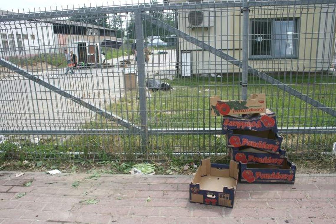 Targowisko przy głównej ulicy Puław