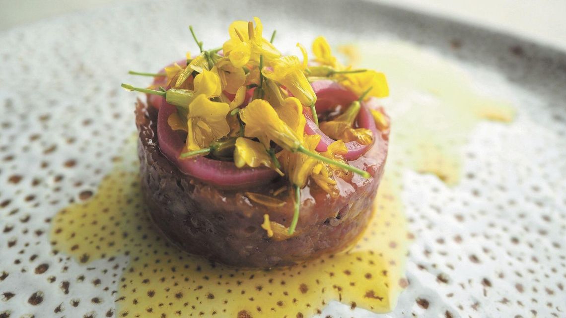 Tatar na Sylwestra. Z wołowiny, śledzia, a nawet z awokado