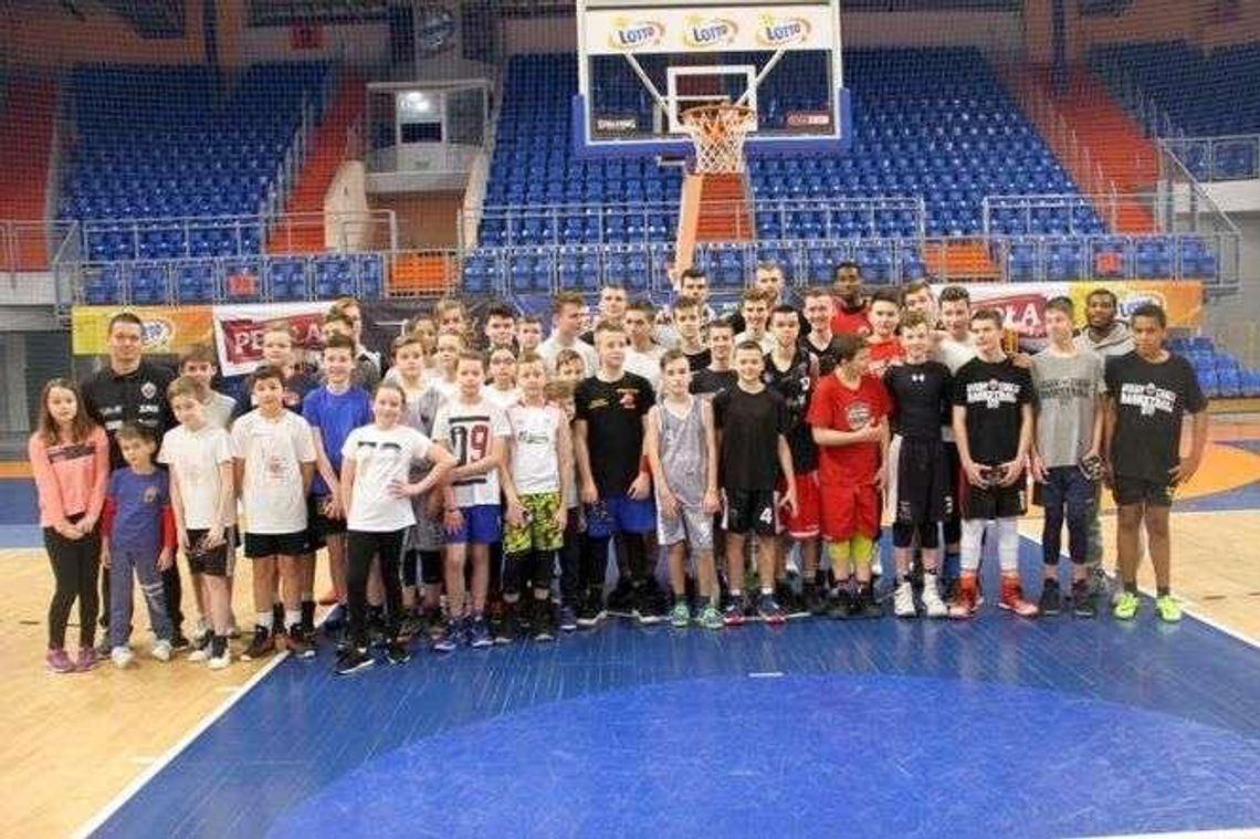 TBV Start urządził trening dla młodzieży. Wszyscy świetnie się bawili TBV Start urządził trening dla młodzieży. Wszyscy świetnie się bawili