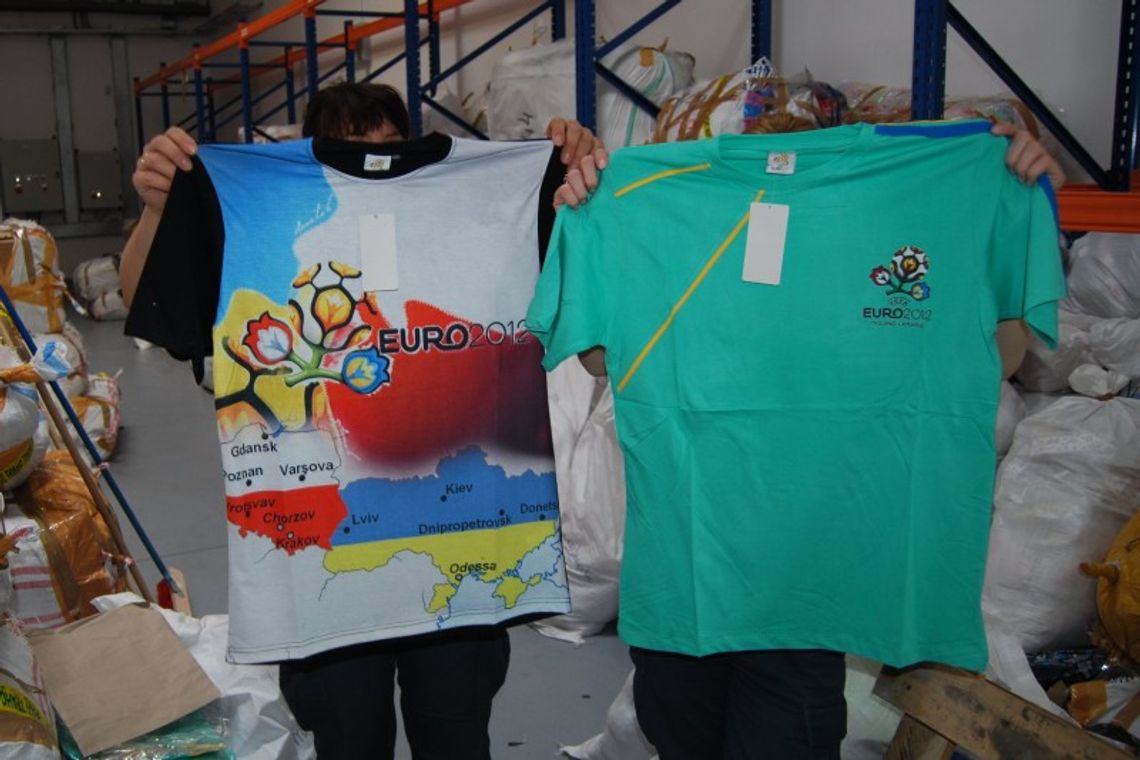 Te koszulki na Euro 2012 były podrabiane. Przyjechały z Turcji