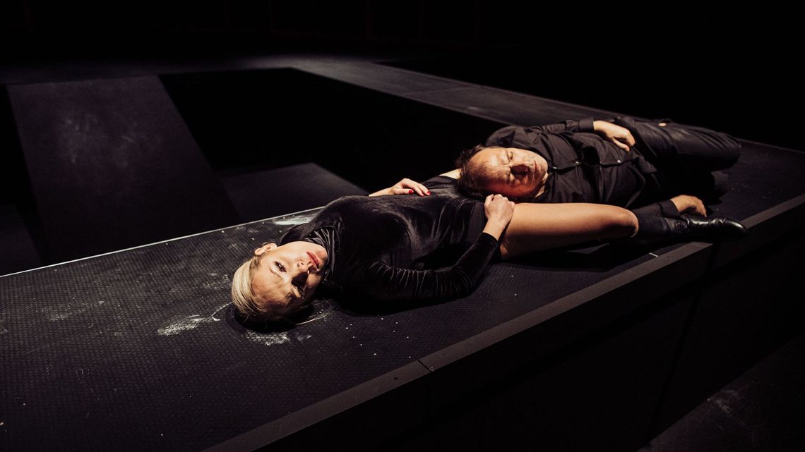 Teatr, który karmi duszę. "Biesy" Dostojewskiego według Opryńskiego. Recenzja spektaklu