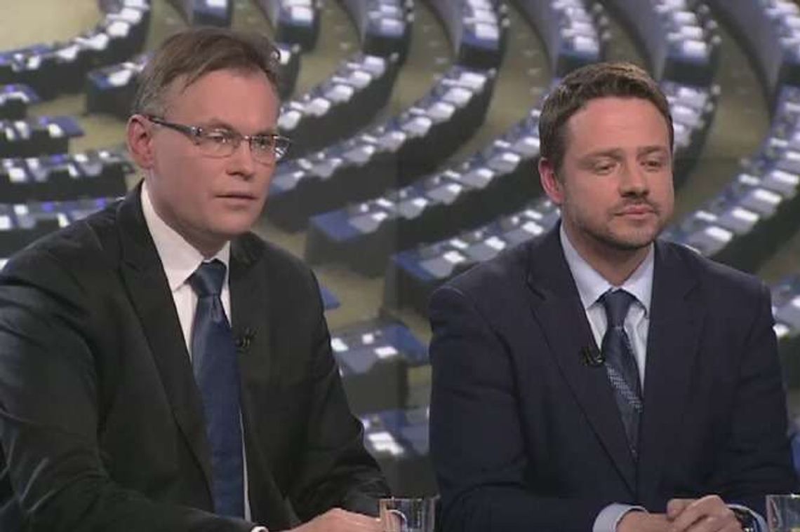 "Teatr polityczny" i "PiS dyskredytowało KE". Trzaskowski i Mularczyk o debacie