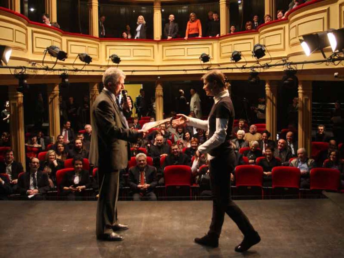 Teatr Stary otwarty po 31 latach. 1000 bezpłatnych biletów (wideo) Teatr Stary otwarty po 31 latach. 1000 bezpłatnych biletów (wideo)