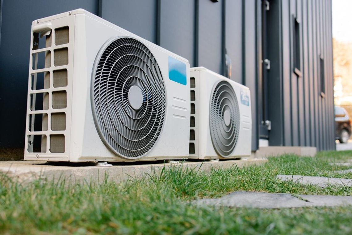 Technik chłodnictwa i klimatyzacji – czym się zajmuje i gdzie może pracować?