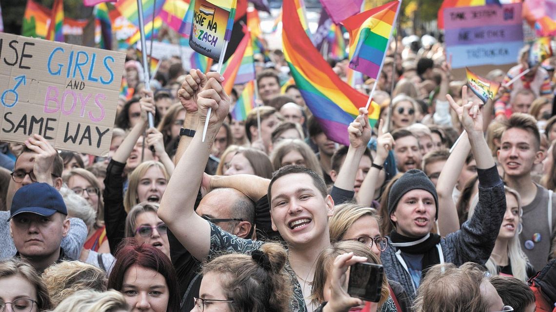 "Tęczowy piątek" dotrze do Puław, choć dyrekcja szkoły nie dała zgody. "Obawiamy się" "Tęczowy piątek" dotrze do Puław, choć dyrekcja szkoły nie dała zgody. "Obawiamy się"