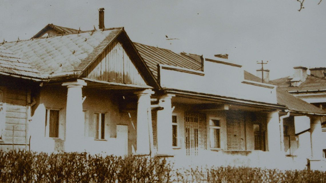 Tej restauracji już nie ma. Ale zachowały się zdjęcia i książka kucharska [przepisy]