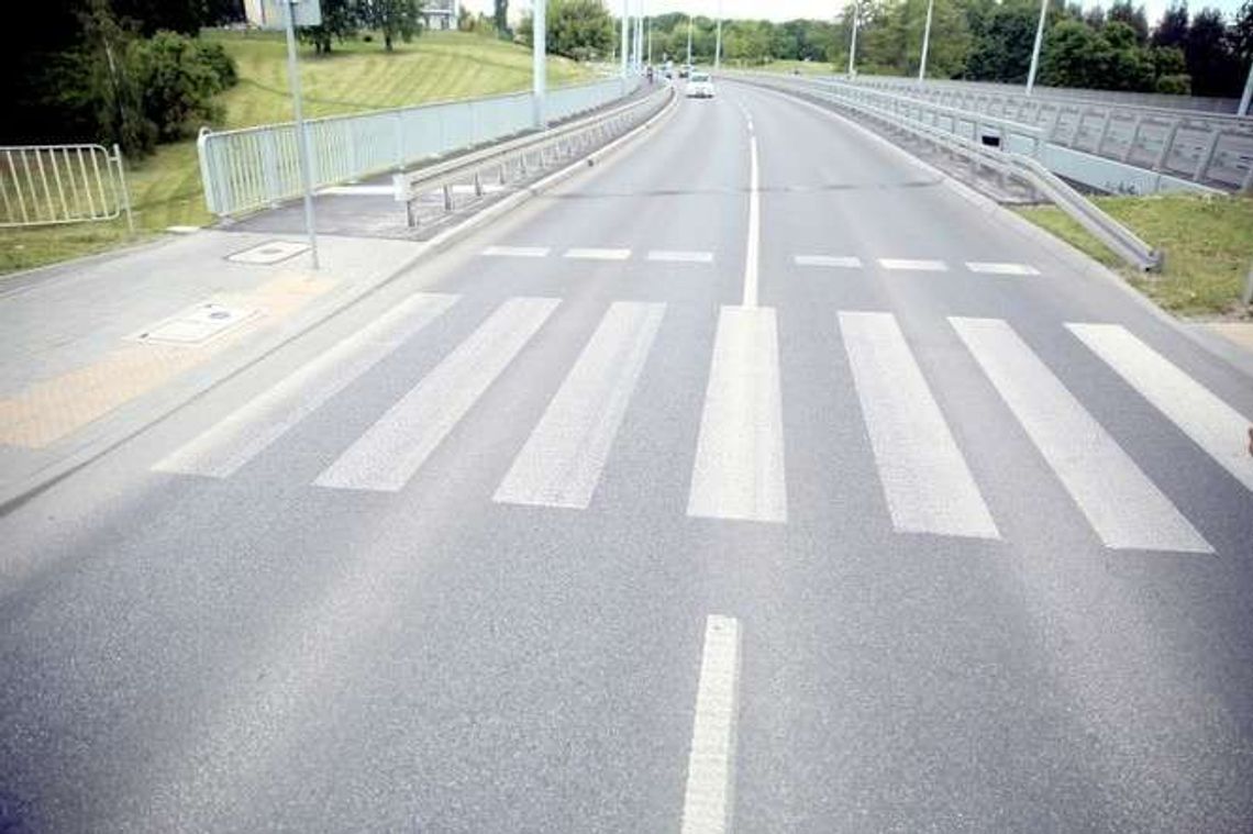 Tej zebry piesi się boją. Niebezpieczne przejście przez ul. Filaretów Tej zebry piesi się boją. Niebezpieczne przejście przez ul. Filaretów
