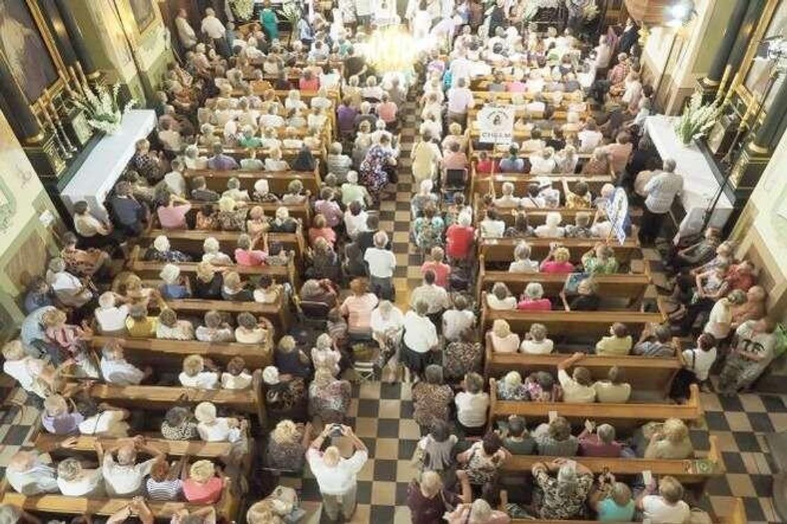 Telewizja Trwam, dziesiątki wiernych w Kościele. Przyjechali zobaczyć Kamila