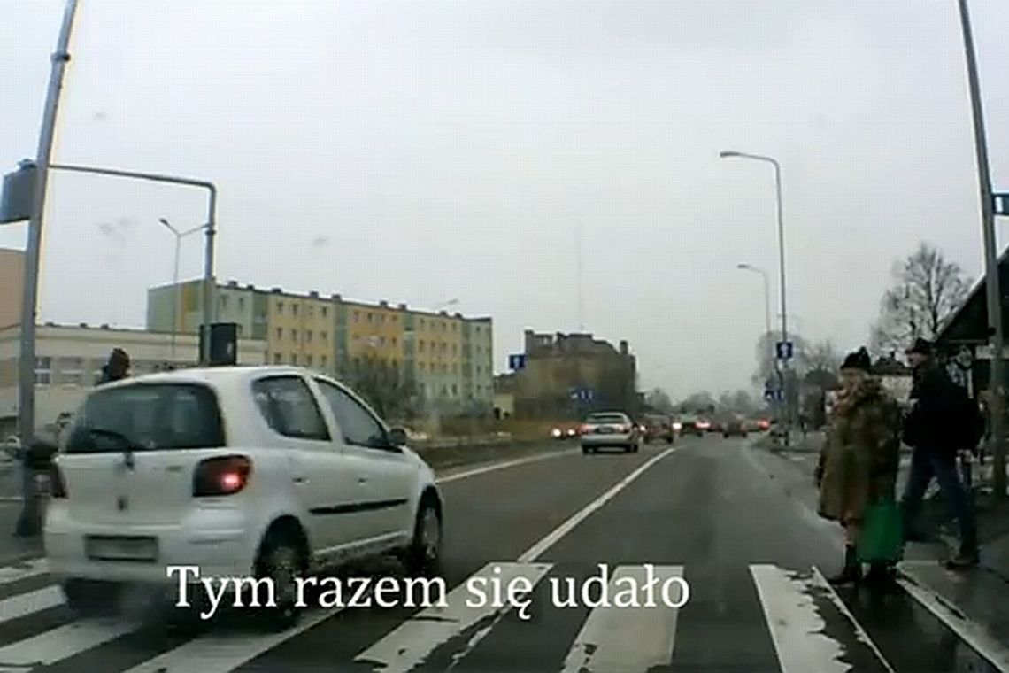 Ten kierowca mało co nie pozabijał ludzi (wideo)