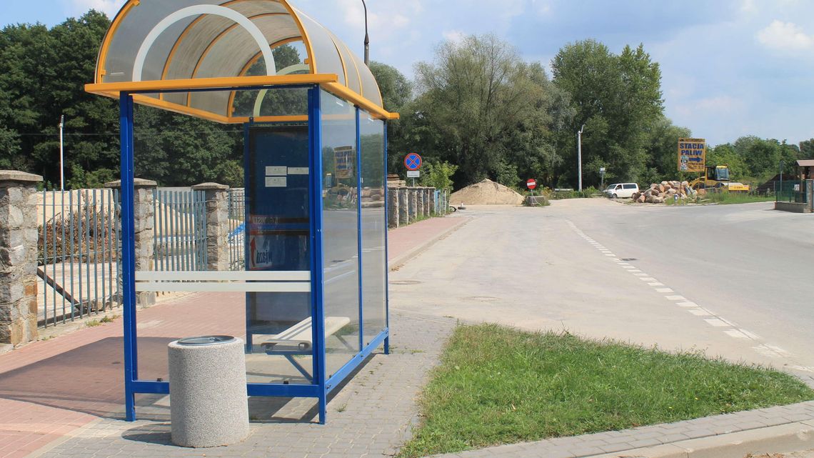 Ten przystanek zaskakuje pasażerów. Nawet drogowcy nie wiedzą dlaczego tak wygląda