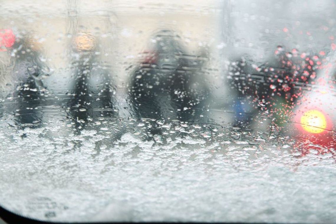 Teraz gołoledź: Kto nie musi, niech nie wyjeżdża z parkingu Teraz gołoledź: Kto nie musi, niech nie wyjeżdża z parkingu