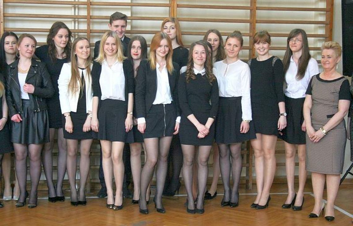 Teraz już tylko matura. Trzecioklasiści z I LO w Puławach zakończyli rok szkolny Teraz już tylko matura. Trzecioklasiści z I LO w Puławach zakończyli rok szkolny