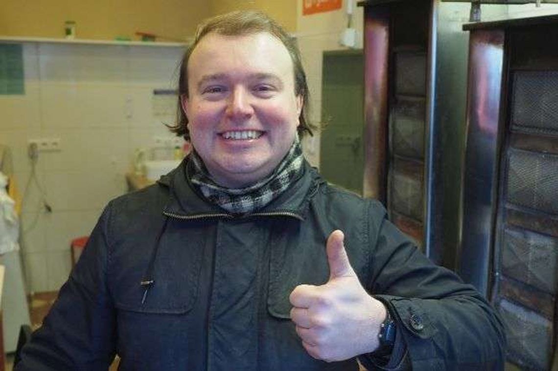 Teraz pozna go cała Polska. Super Zbieracz otwiera kebab. Pracował na to ponad 10 lat