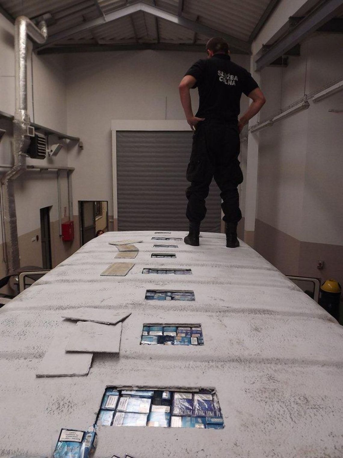 Terespol: 3 tys. paczek papierosów przemycanych w autobusach Terespol: 3 tys. paczek papierosów przemycanych w autobusach