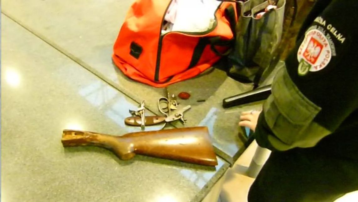 Terespol: Białorusinka pod odzieżą przemycała kolbę dubeltówki