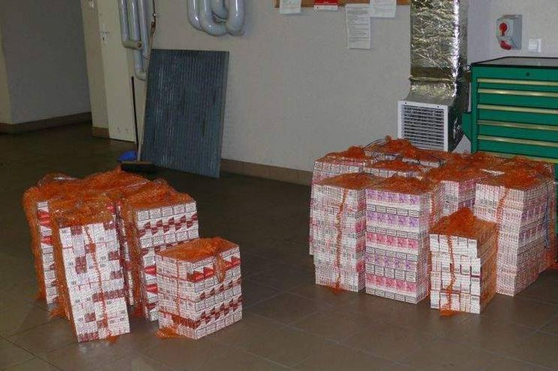 Terespol: Opiekunka wycieczki przemycała 7 tys. paczek papierosów