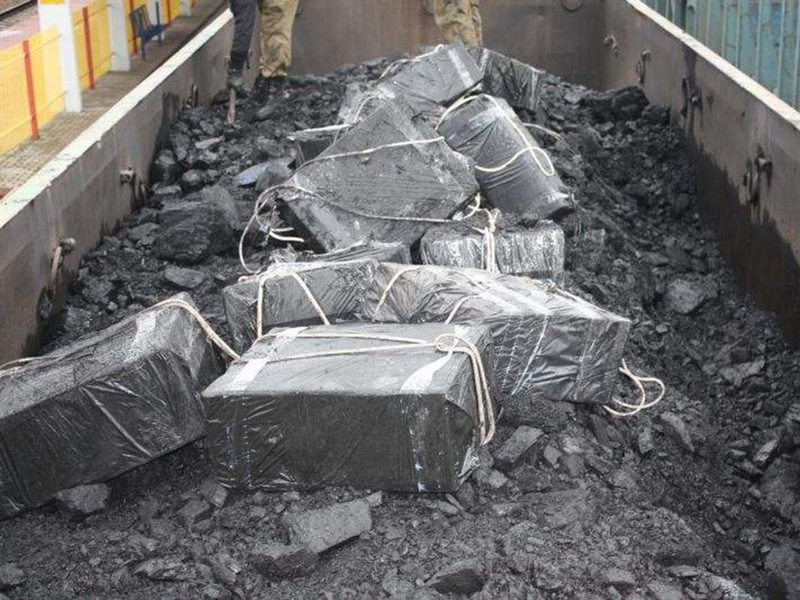 Terespol: Przemycane papierosy w węglu