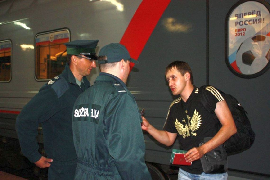 Terespol: Rosyjscy kibice w drodze na mecz we Wrocławiu