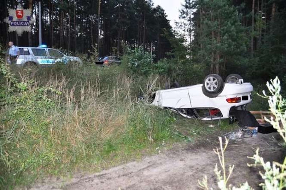 Tereszpol: Wpadł do rowu i dachował. Cztery osoby w szpitalu