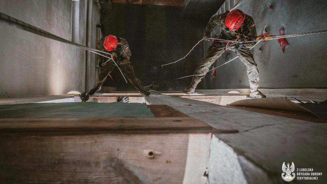 Terytorialsi ćwiczyli ze strażakami Terytorialsi ćwiczyli ze strażakami