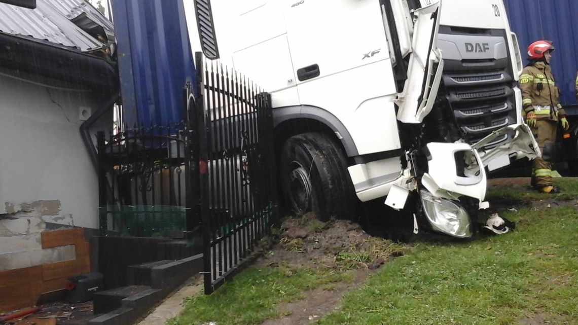 Tir wjechał im w dom. Rodzina błaga o pomoc w odbudowie Tir wjechał im w dom. Rodzina błaga o pomoc w odbudowie
