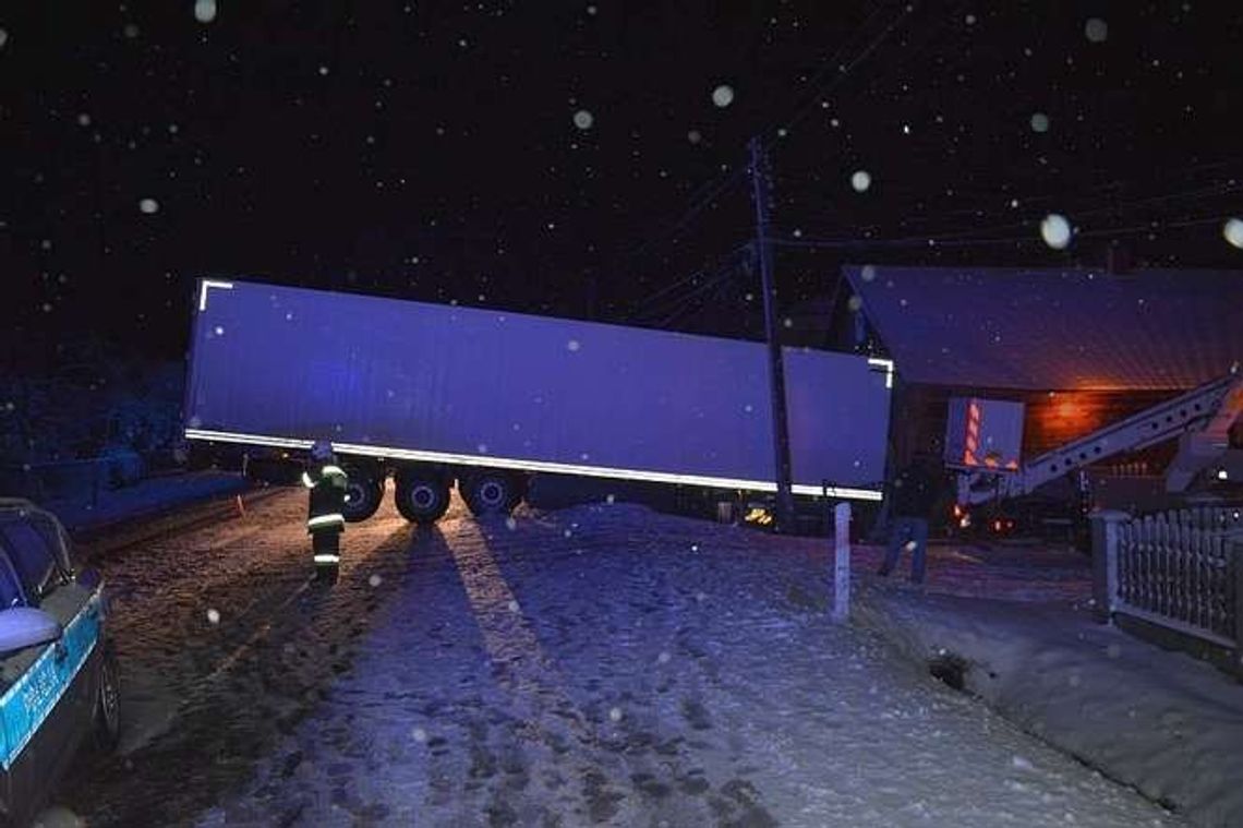 Tir wjechał w dom. Za ścianą były dwie osoby [zdjęcia]