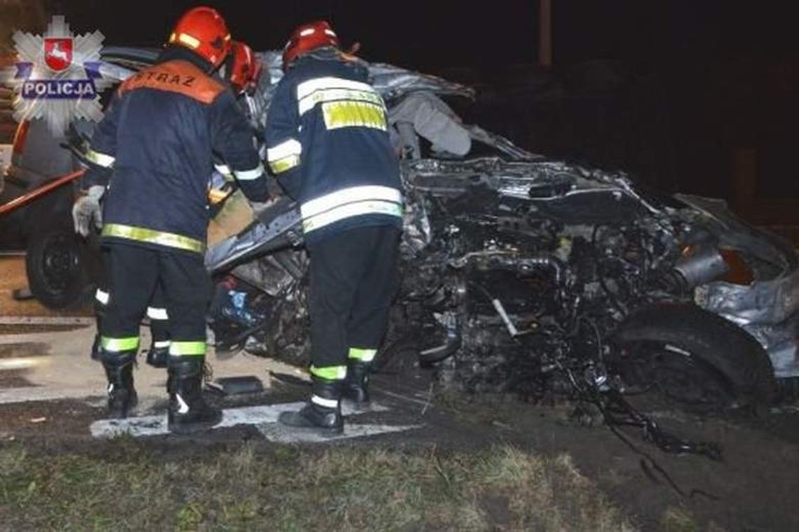 Tir zmiażdżył volkswagena, kierowca nie miał szans
