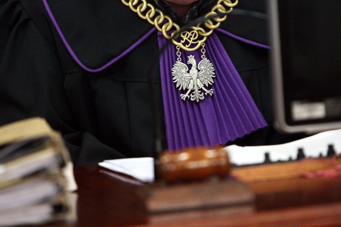 Tłukł głową żony o podłogę. Kobieta zmarła. Dostał 5 lat więzienia Tłukł głową żony o podłogę. Kobieta zmarła. Dostał 5 lat więzienia