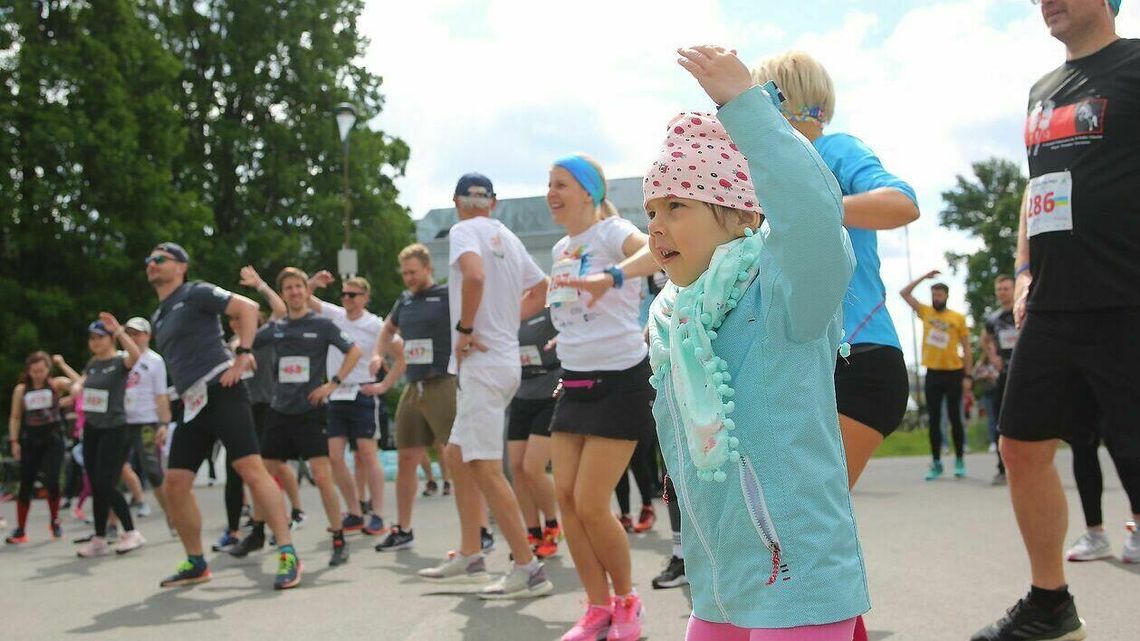 Tłumy biegaczy w parku Ludowym. Wyniki biegu Chęć na Pięć