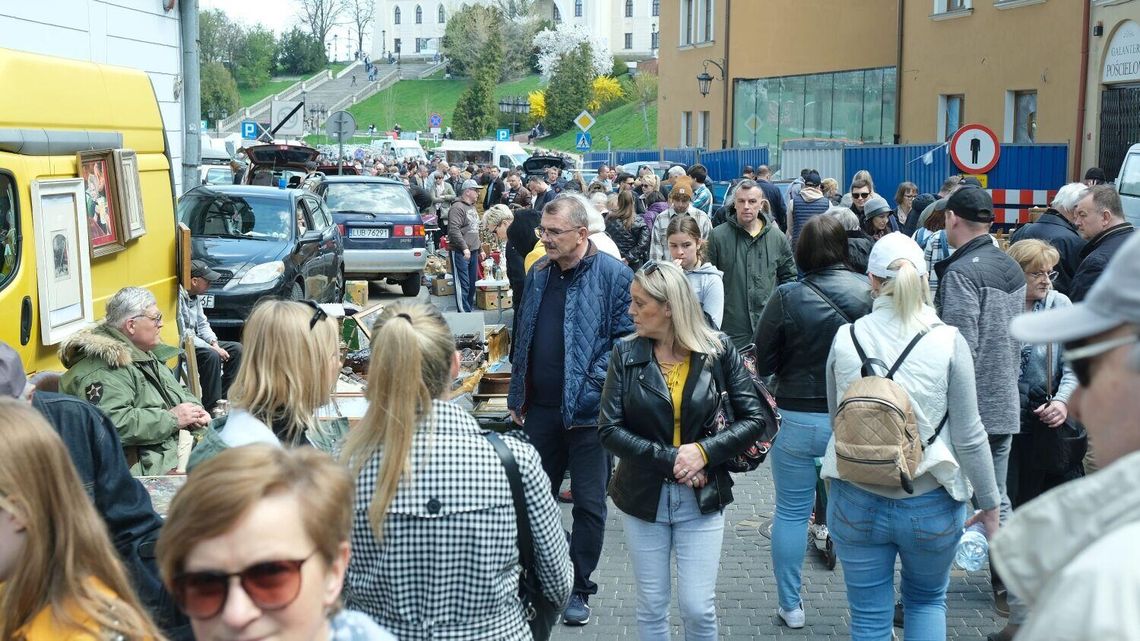 Tłumy na lubelskiej giełdzie staroci. Co można było dziś kupić?