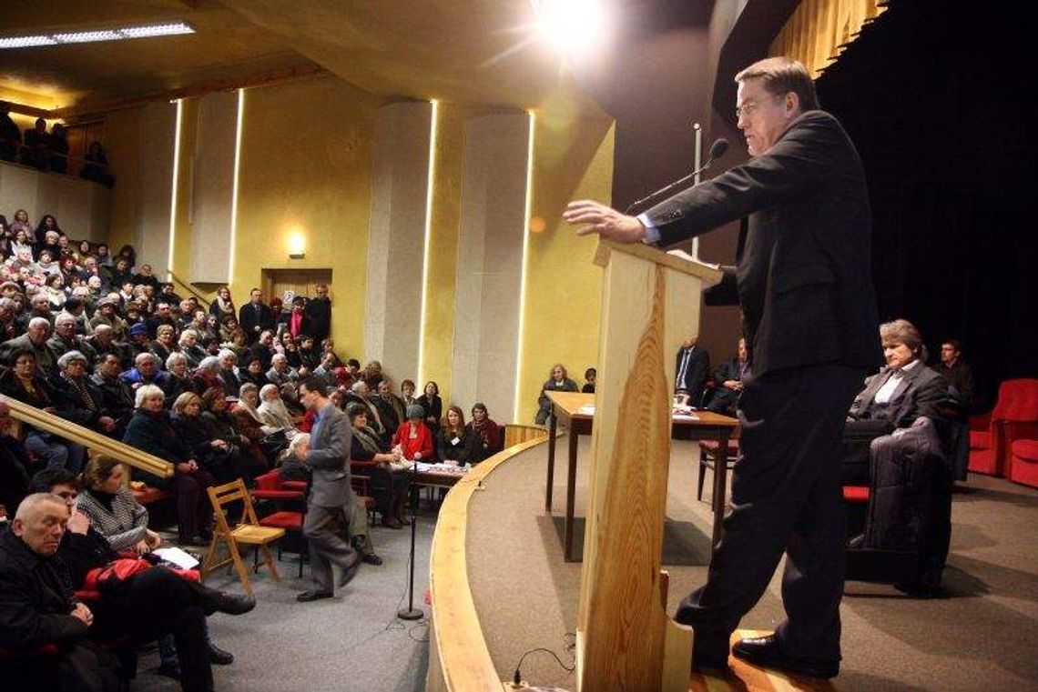 Tłumy na spotkaniu z ks. Oko w Lublinie. "Gender to program totalnej rozpusty"