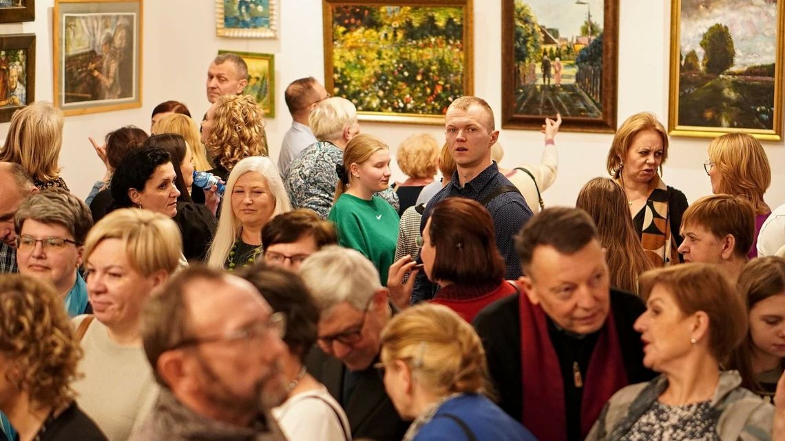 Tłumy na wernisażu w Łukowskim Ośrodku Kultury (zdjęcia) Tłumy na wernisażu w Łukowskim Ośrodku Kultury (zdjęcia)