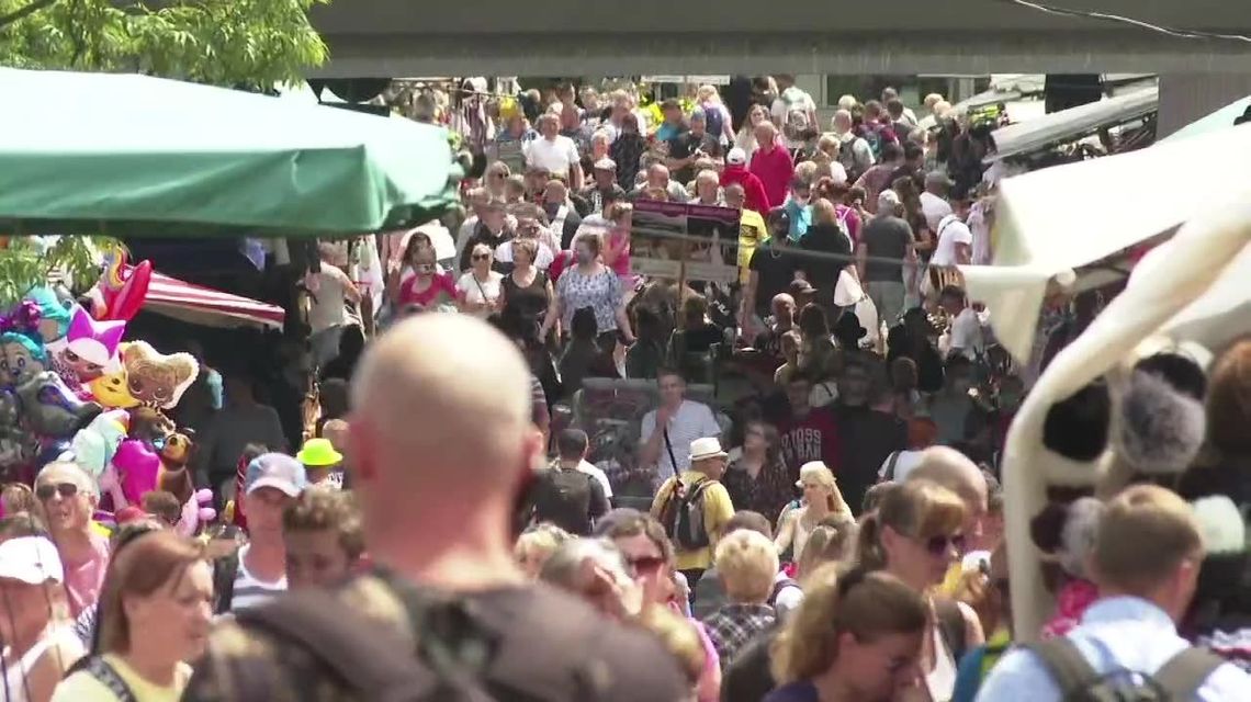 Tłumy turystów do Morskiego Oka. "Półtorej godziny czekaliśmy w korku"