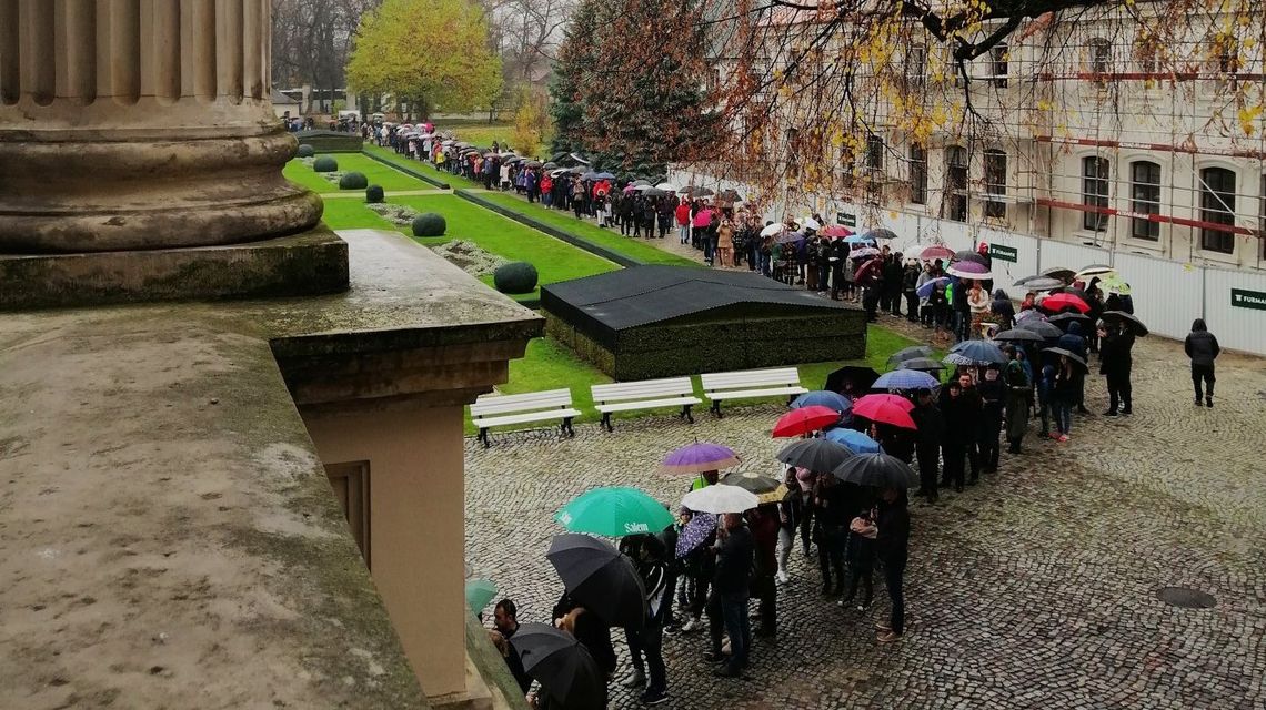 Tłumy w Kozłówce na dniu otwartym. Gigantyczna kolejka Tłumy w Kozłówce na dniu otwartym. Gigantyczna kolejka