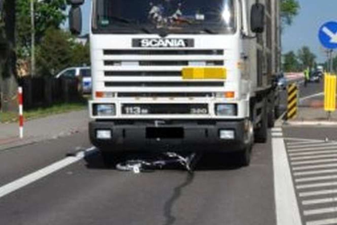 Tłuściec: 8-latka wpadła pod tira koło szkoły Tłuściec: 8-latka wpadła pod tira koło szkoły