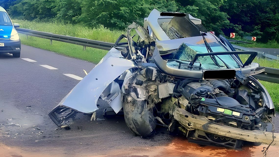 To chyba cud. Kierowca z tej kolizji wyszedł bez szwanku