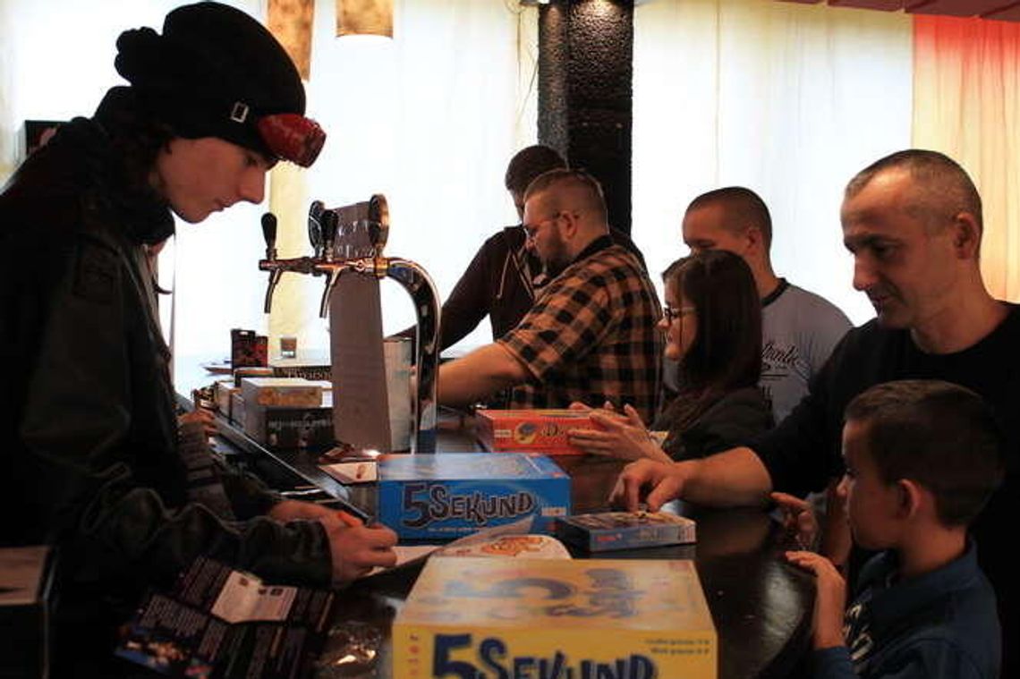 "To jest dla nas ważne, spotkanie z ludźmi, zabawa". Dlaczego gry planszowe są lepsze od innych?