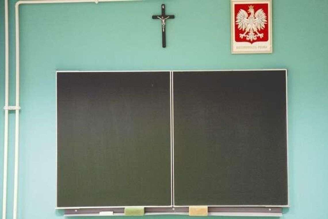 To koniec gimnazjów. "Ludzie boją się o pracę"