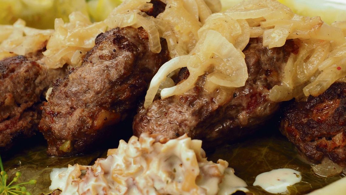 To mięso jest zdrowe i coraz bardziej popularne. Co można przyrządzić z jagnięciny? [przepisy]