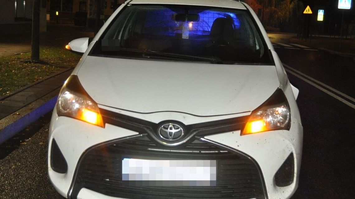 To mogło się skończyć tragicznie. Mężczyzna wszedł wprost pod samochód