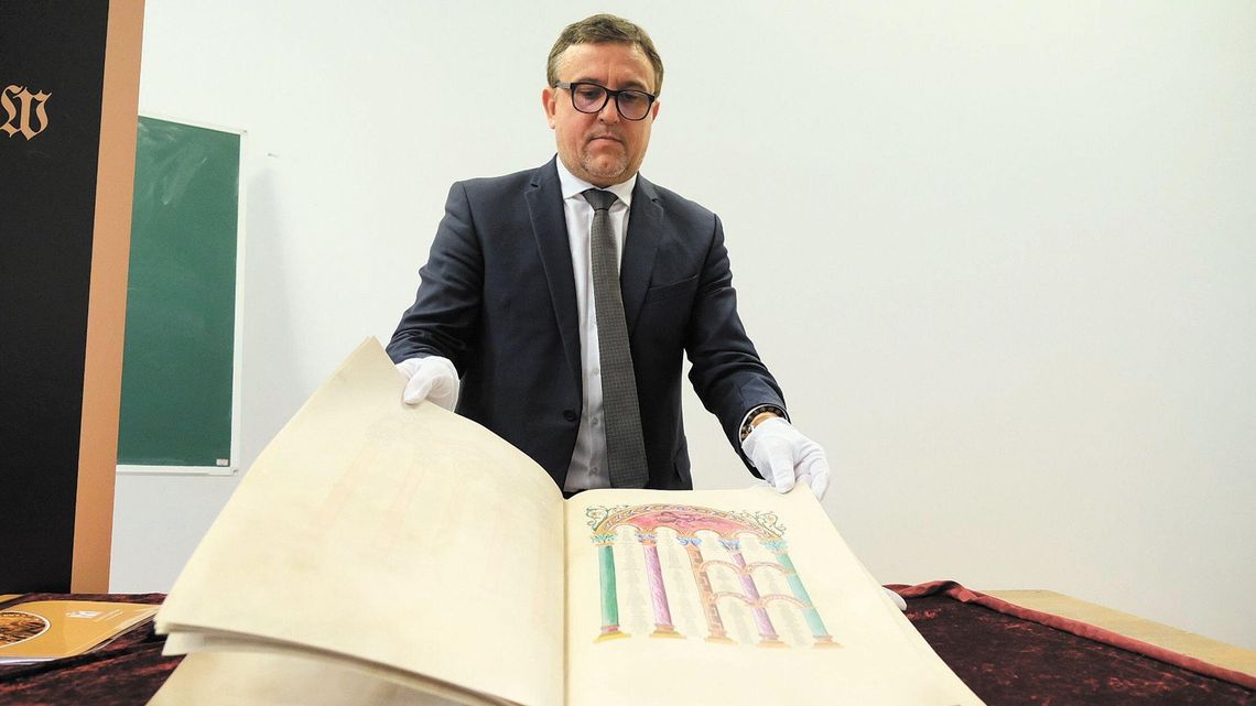 To największa Biblia jaka kiedykolwiek została wydana w Polsce To największa Biblia jaka kiedykolwiek została wydana w Polsce