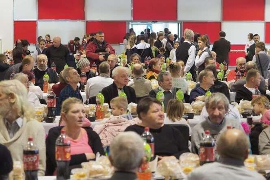 To największa Wigilia w Lublinie. Kilkuset potrzebujących w hali Targów Lublin [zdjęcia]