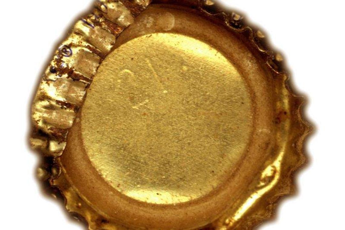 To nastolatek porysował kapslem osiem samochodów To nastolatek porysował kapslem osiem samochodów